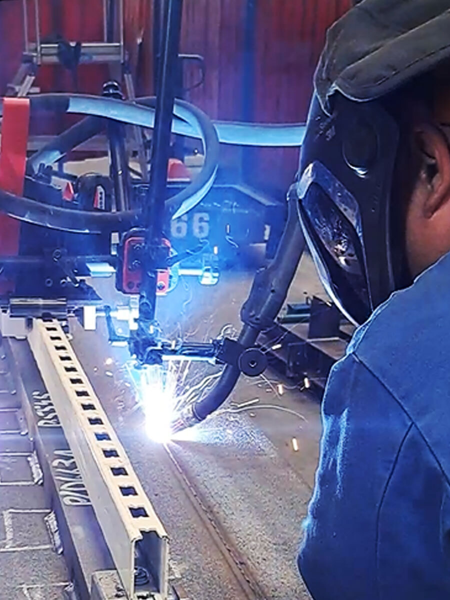 Mantis Battery Cordless Dual Torch Welding Tractor 4